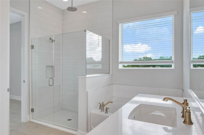 Image No.32-5 Bed Property for sale