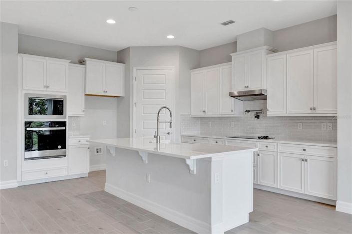 Image No.8-5 Bed Property for sale