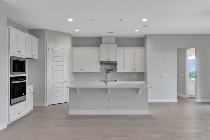 Image No.9-5 Bed Property for sale