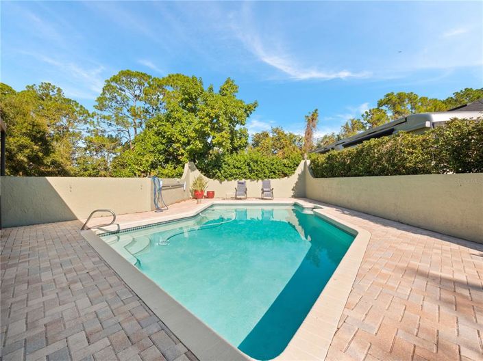 Image No.28-3 Bed Property for sale