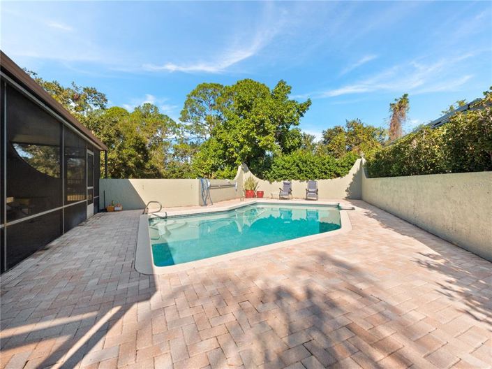 Image No.29-3 Bed Property for sale