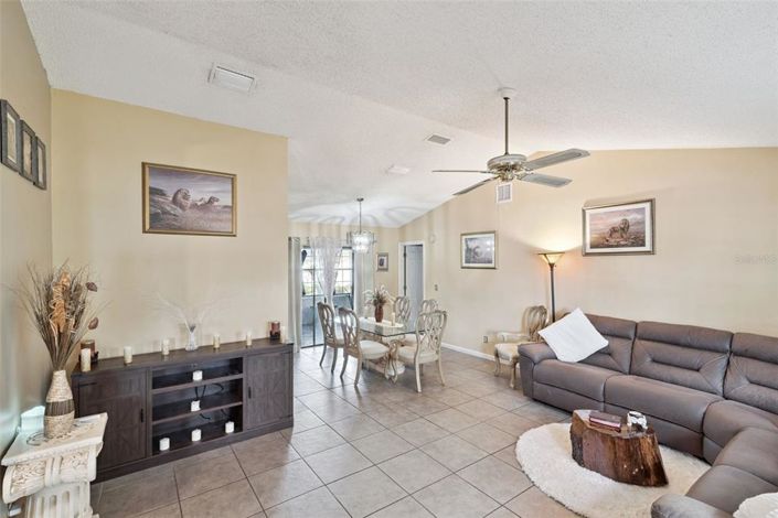 Image No.5-Propriété de 3 chambres à vendre à Kissimmee