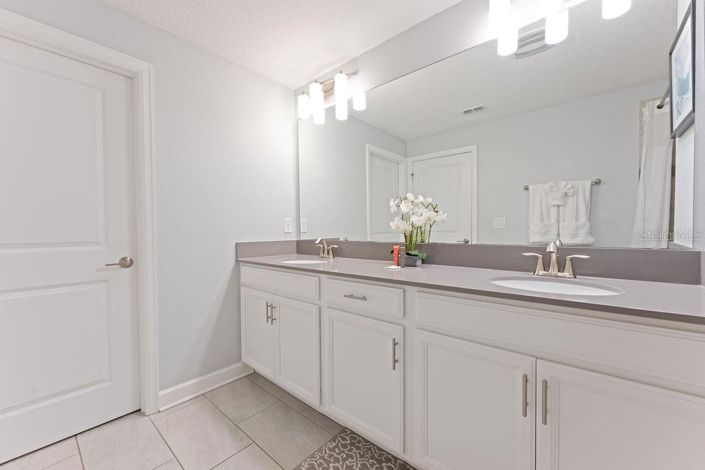 Image No.47-5 Bed Townhouse for sale