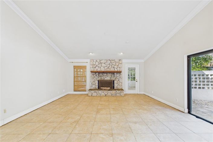 Image No.24-3 Bed Property for sale