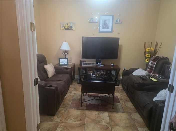 Image No.10-2 Bed Property for sale