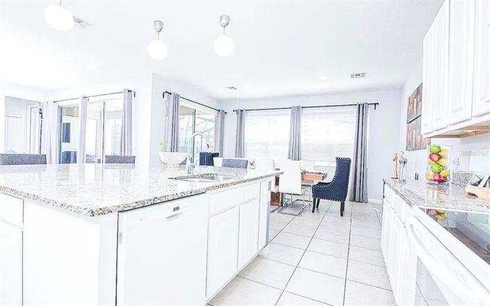 Image No.10-6 Bed Property for sale