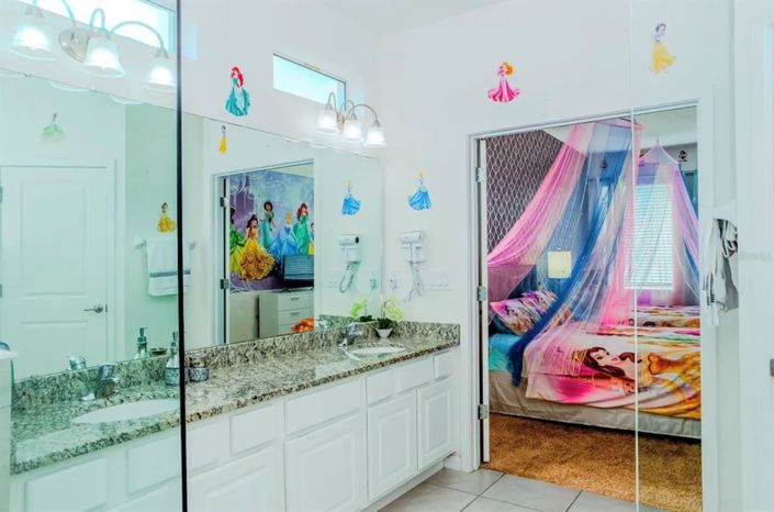 Image No.17-6 Bed Property for sale