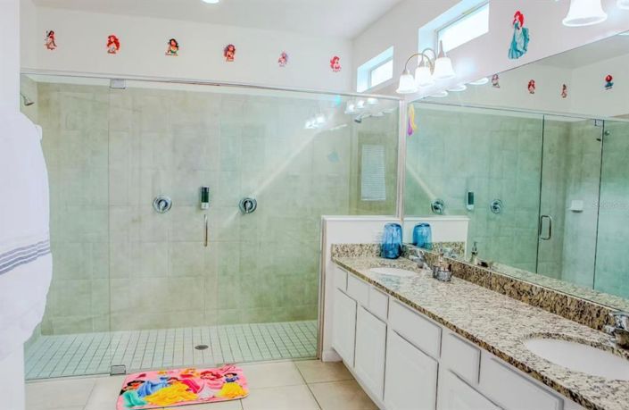 Image No.18-6 Bed Property for sale