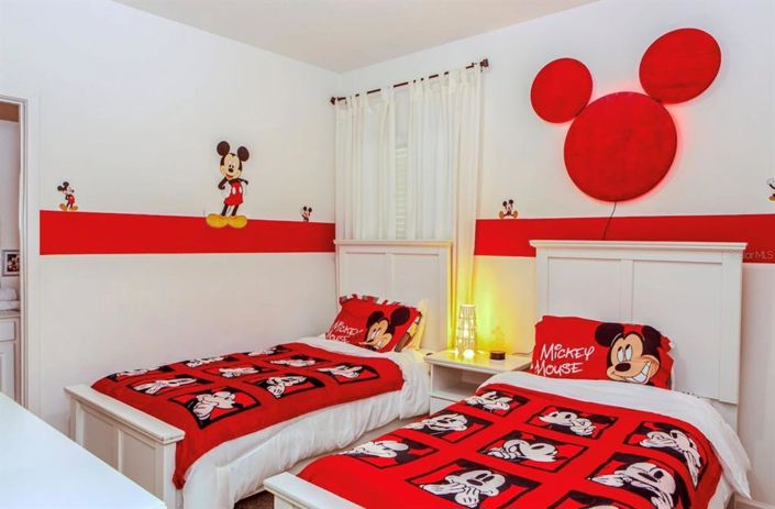 Image No.24-6 Bed Property for sale