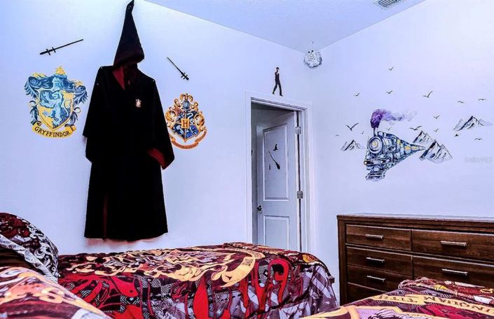 Image No.27-6 Bed Property for sale