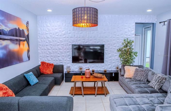 Image No.5-6 Bed Property for sale