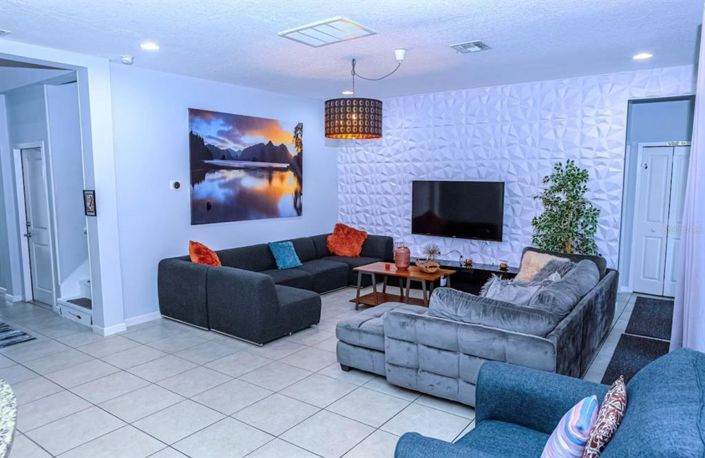 Image No.6-6 Bed Property for sale