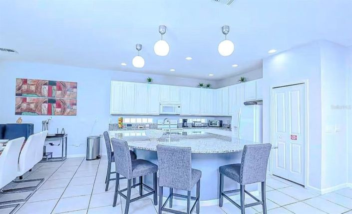 Image No.8-6 Bed Property for sale