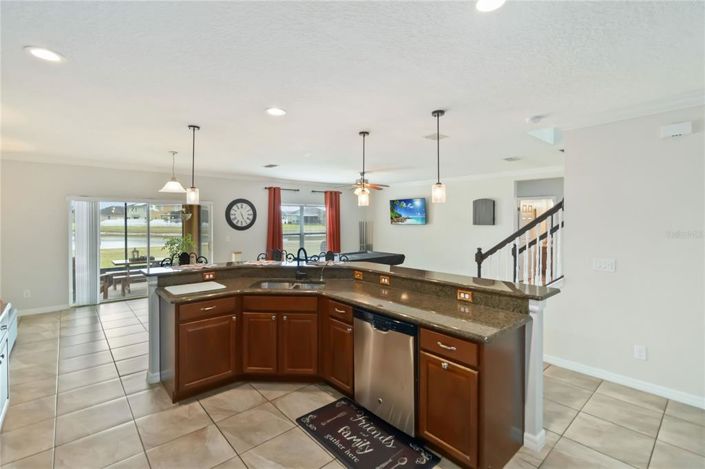 Image No.15-5 Bed Property for sale