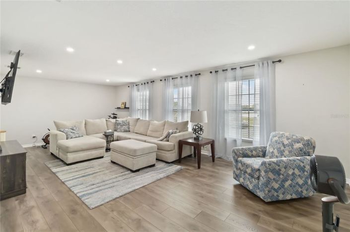 Image No.25-5 Bed Property for sale