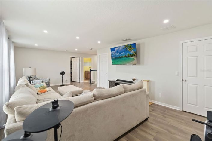 Image No.28-5 Bed Property for sale