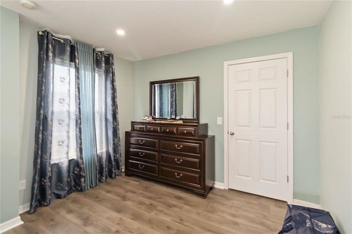 Image No.32-5 Bed Property for sale