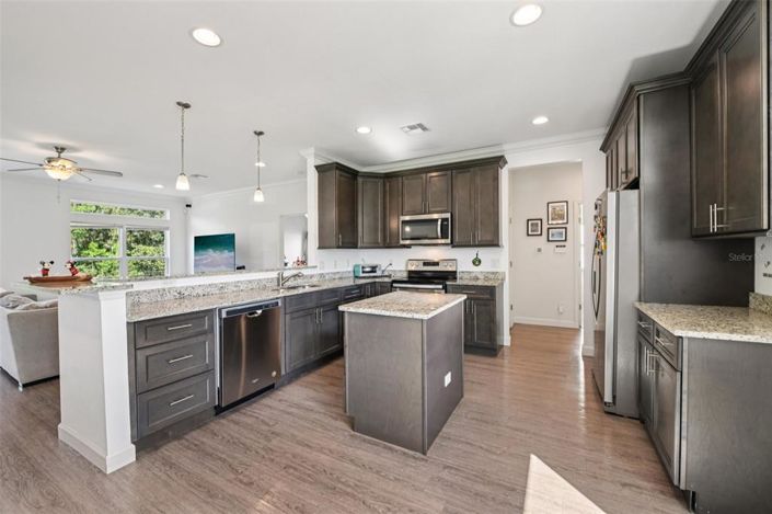 Image No.2-4 Bed House for sale