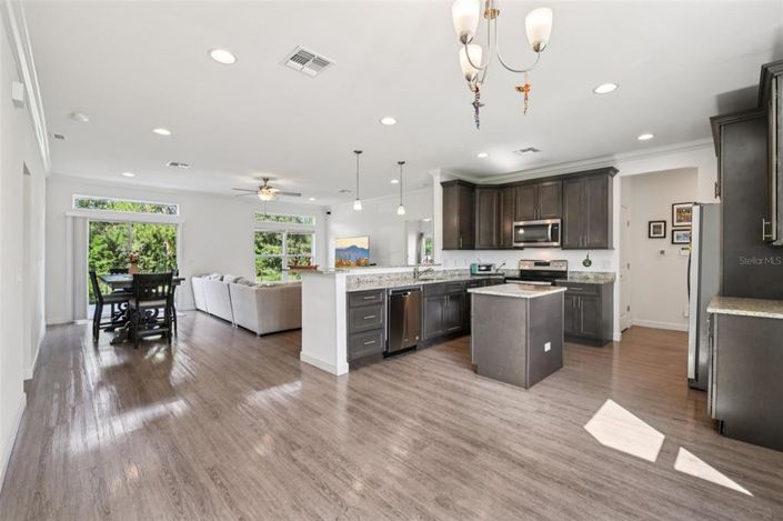 Image No.5-4 Bed Property for sale