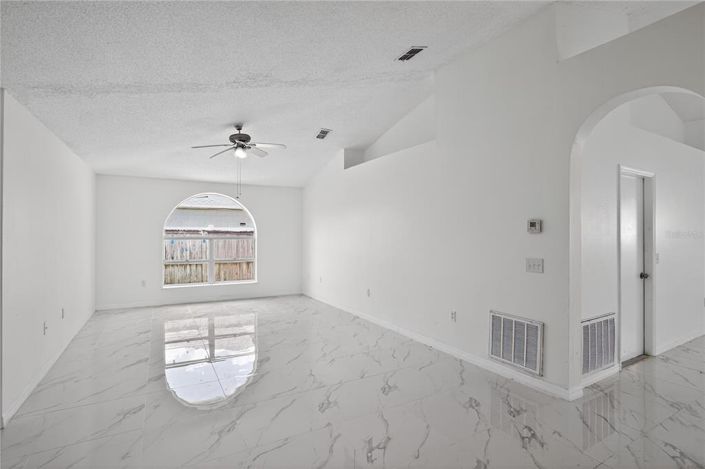 Image No.5-Propriété de 4 chambres à vendre à Kissimmee