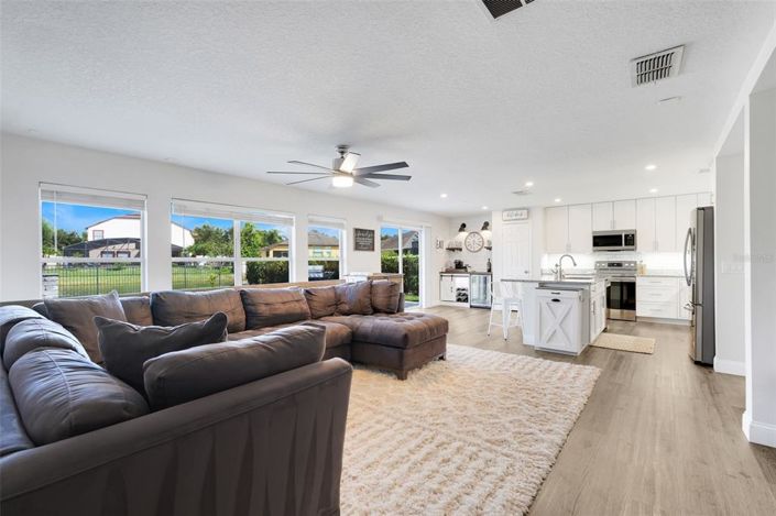 Image No.19-5 Bed Property for sale