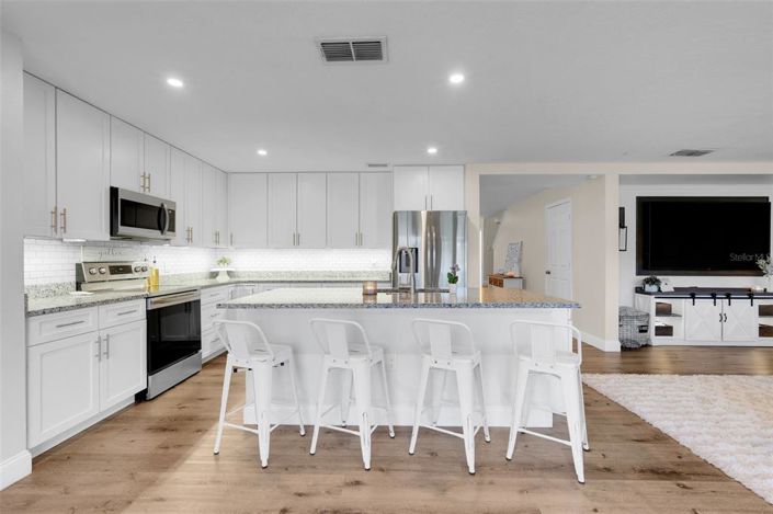 Image No.20-5 Bed Property for sale