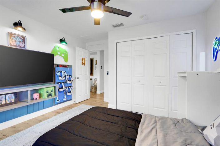 Image No.30-5 Bed Property for sale