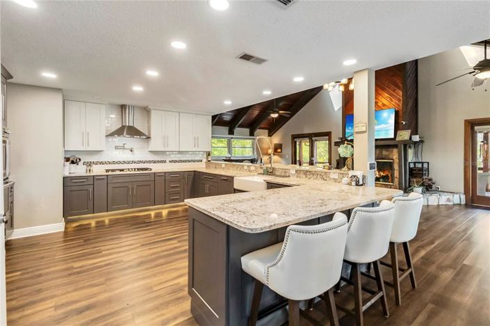 Image No.12-5 Bed Property for sale