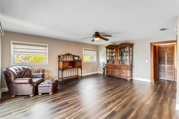 Image No.16-5 Bed Property for sale