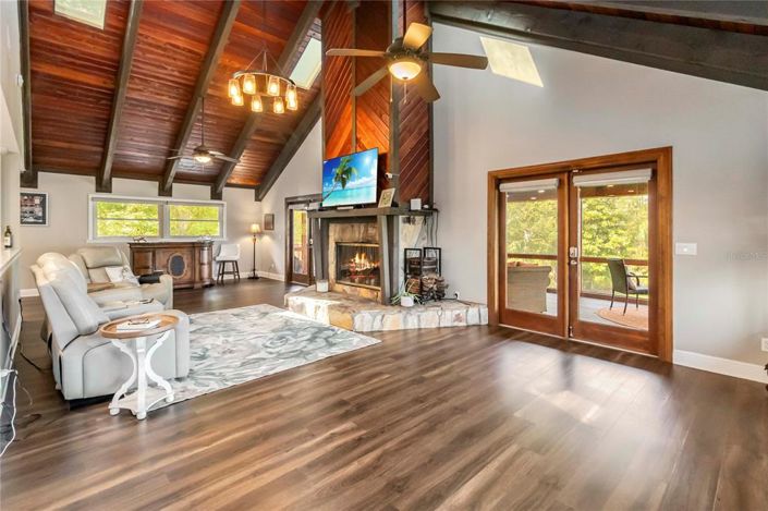 Image No.17-5 Bed Property for sale