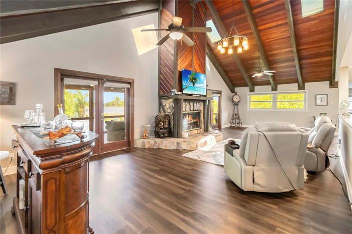 Image No.19-5 Bed Property for sale