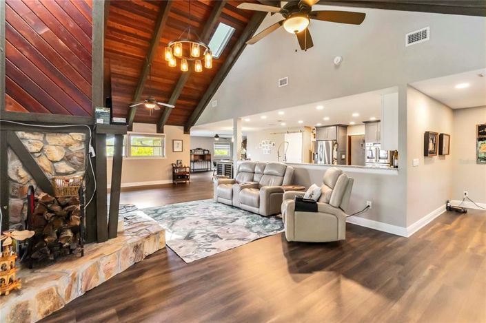 Image No.20-5 Bed Property for sale