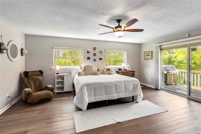 Image No.27-5 Bed Property for sale