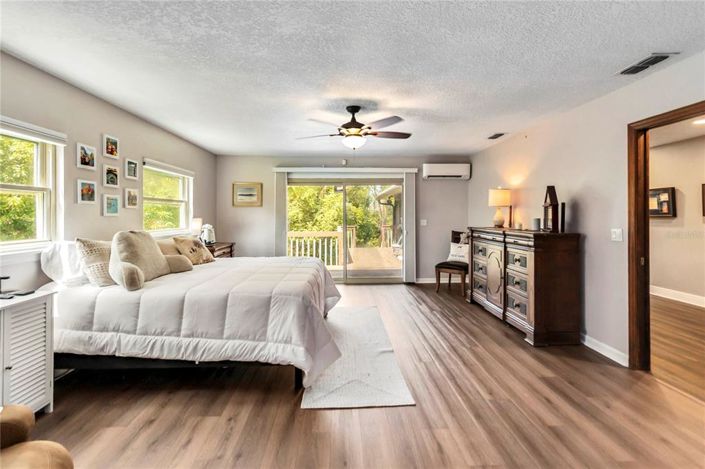 Image No.29-5 Bed Property for sale