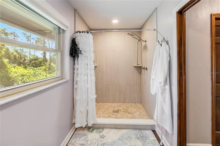 Image No.32-5 Bed Property for sale