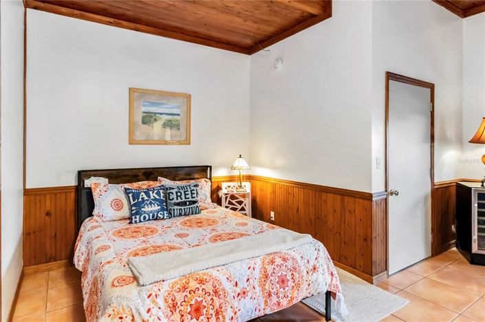 Image No.44-5 Bed Property for sale