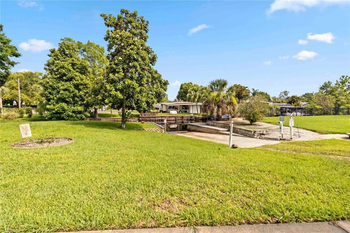 Image No.56-5 Bed Property for sale