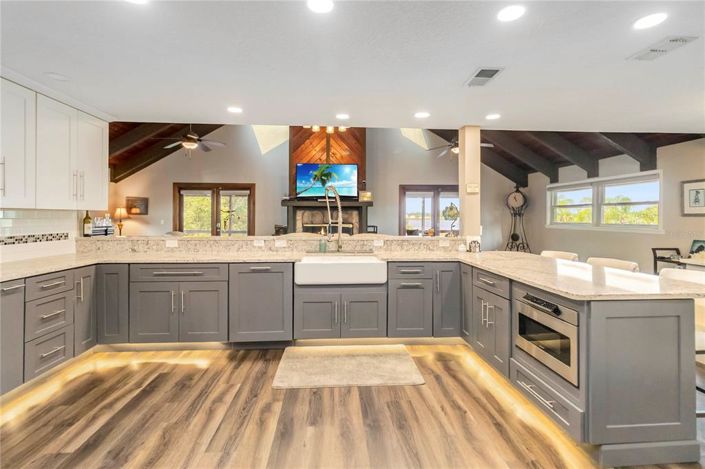 Image No.7-5 Bed Property for sale