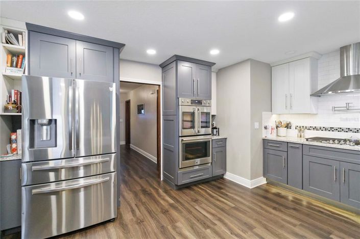 Image No.8-5 Bed Property for sale