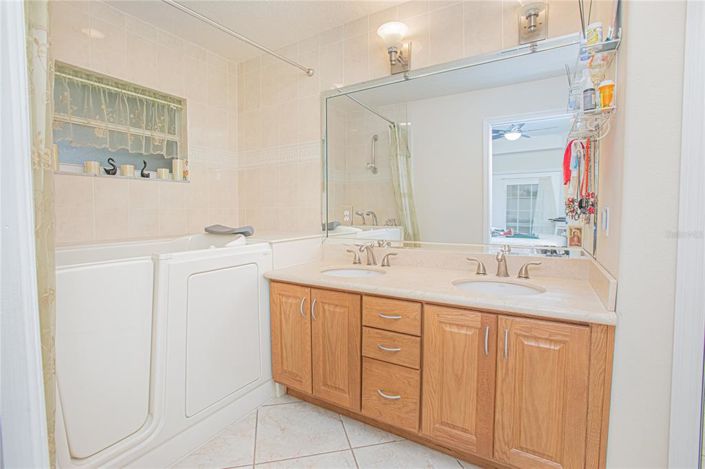 Image No.39-4 Bed Property for sale