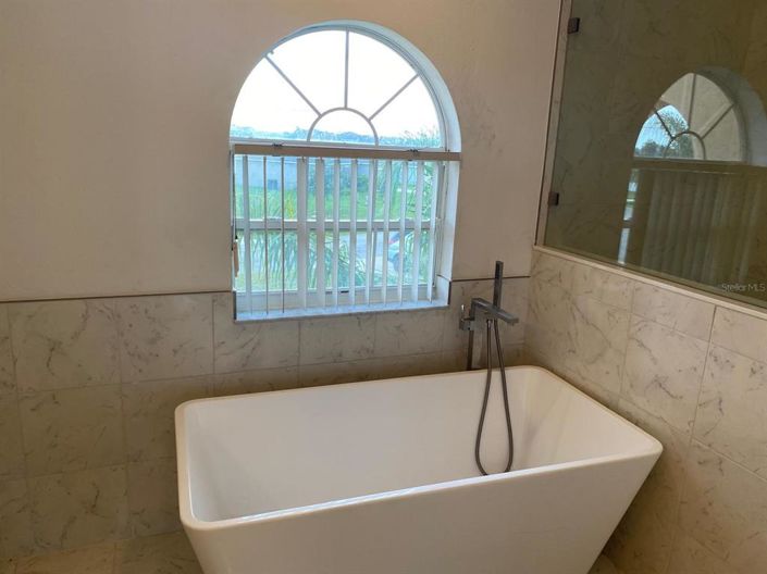 Image No.16-4 Bed Property for sale