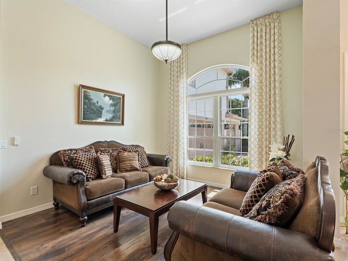 Image No.10-5 Bed Property for sale