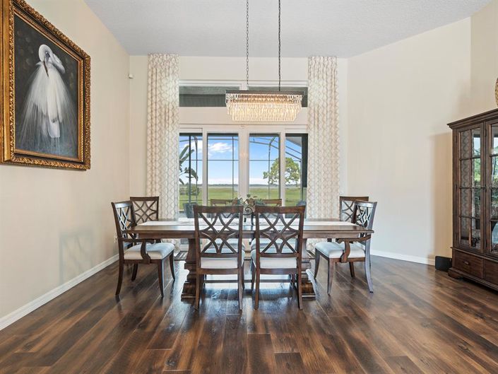 Image No.12-5 Bed Property for sale