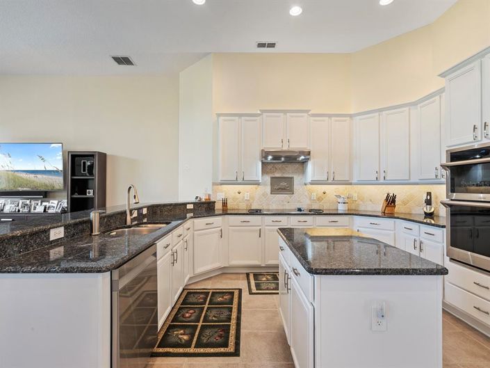 Image No.16-5 Bed Property for sale