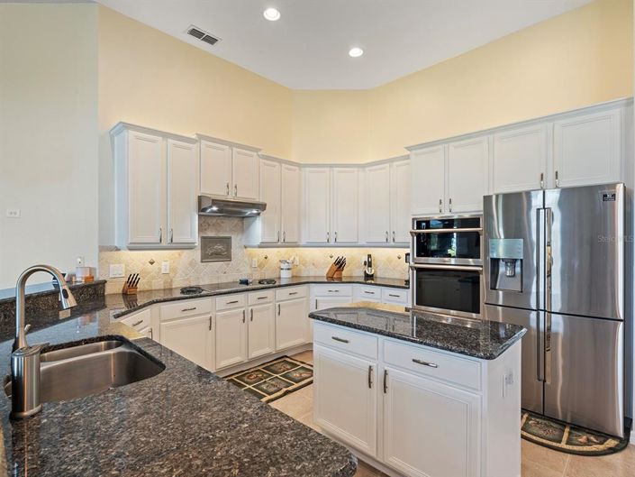 Image No.17-5 Bed Property for sale