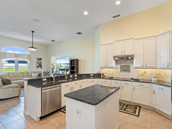 Image No.19-5 Bed Property for sale