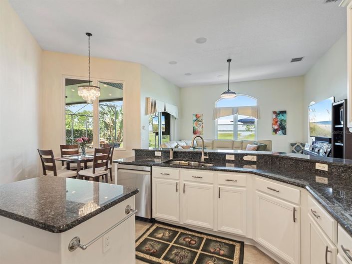 Image No.20-5 Bed Property for sale