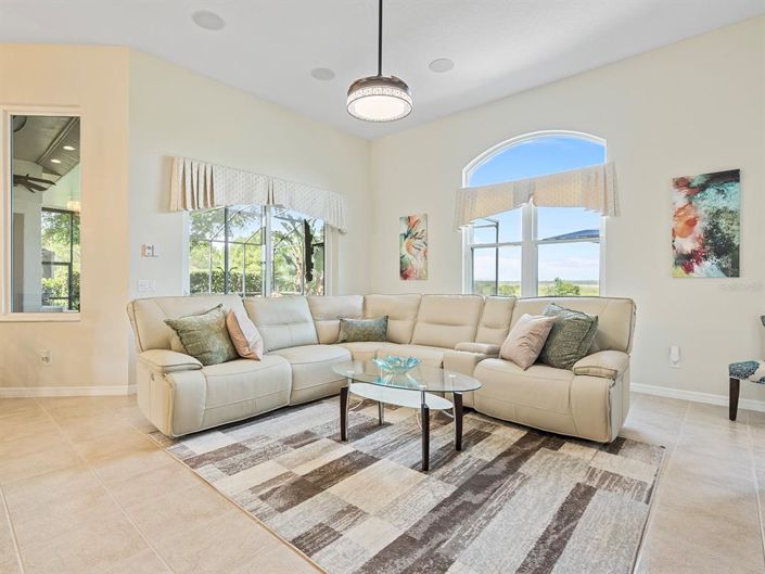 Image No.23-5 Bed Property for sale