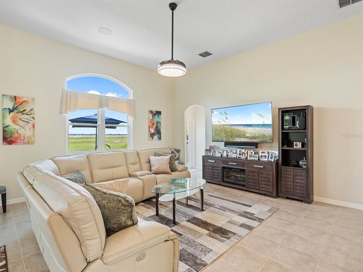 Image No.24-5 Bed Property for sale