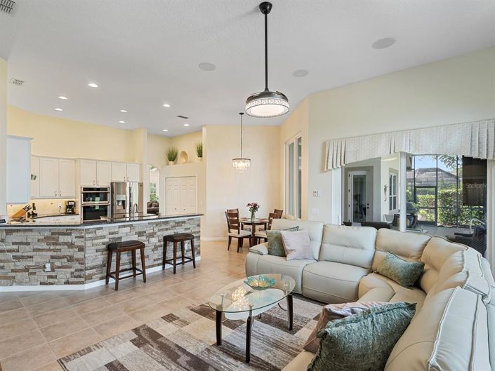 Image No.25-5 Bed Property for sale